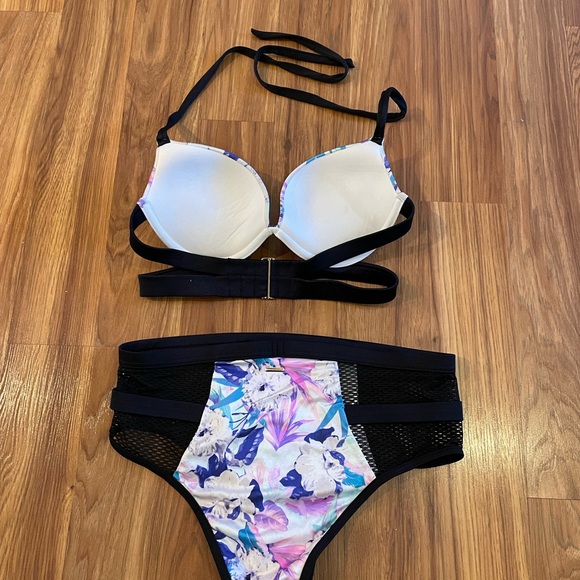 Victoria’s Secret halter with matching high waist mesh panel bottoms - Picture 4 of 7